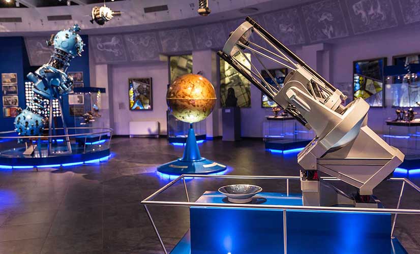 Cosmology exhibit telescope